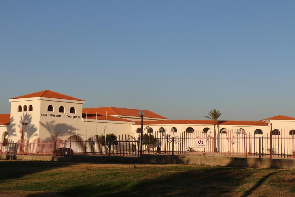 Beach Front House Caesarea Esterno foto